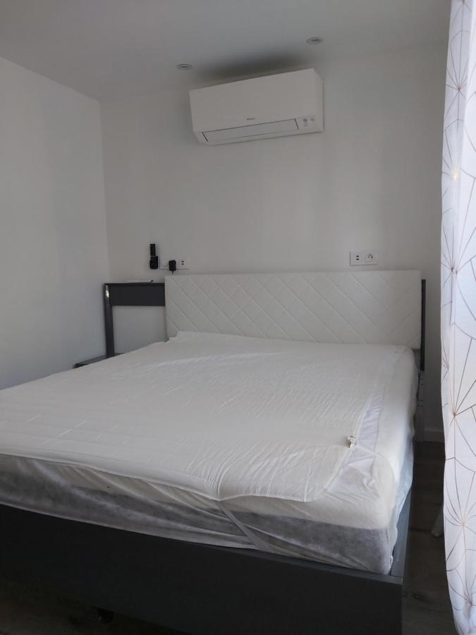 Appartement Grand T3 piscine, garage centre port à Agde Extérieur photo